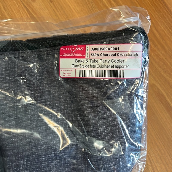 Thirty-One Bake & Take - Picture 2 of 5